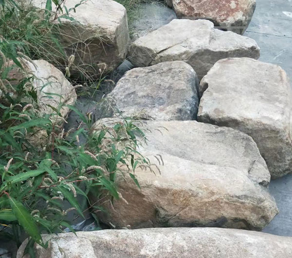 水沖石