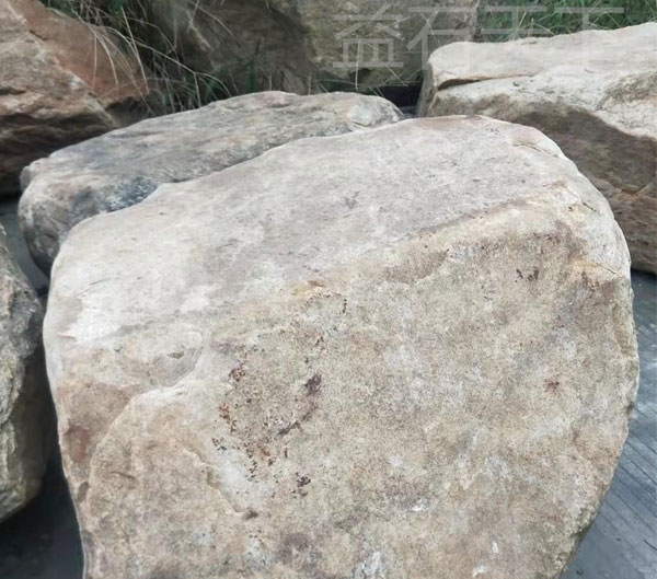 水沖石